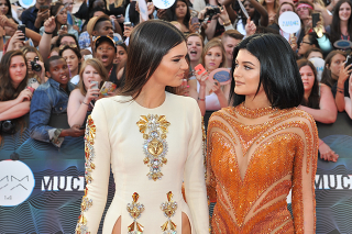 Illustration for article titled Kendall Jenner's Dress Is Really Hip